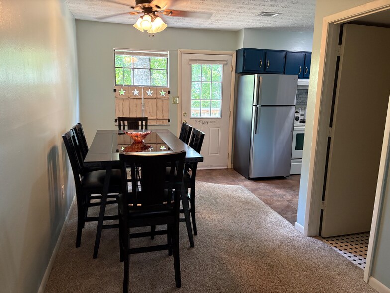 Building Photo - 408 Halia Crest