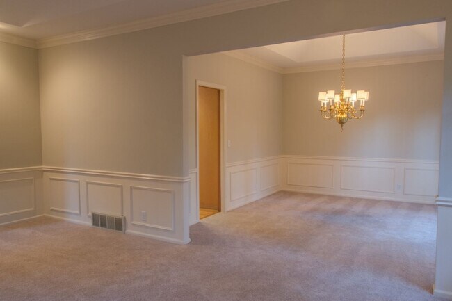Building Photo - 5Bd/2.75Ba Mercer Island House