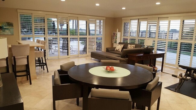 Building Photo - 1830 Embassy Dr