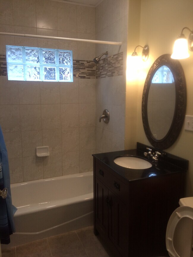 Building Photo - 258 Buckingham Ave