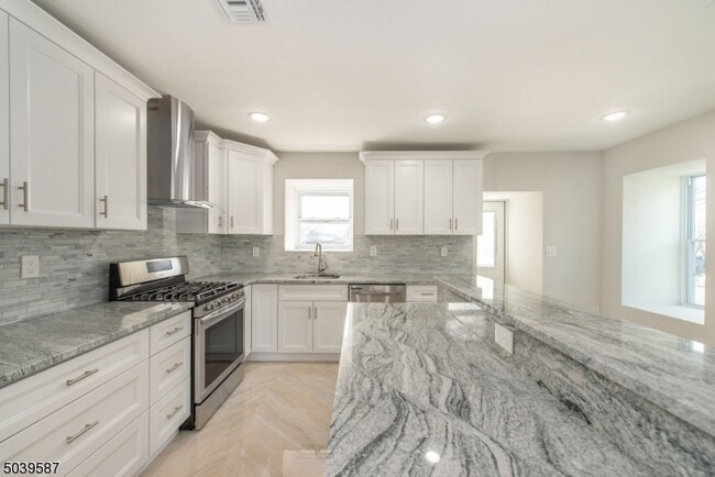 Building Photo - 43 Perrin Ave