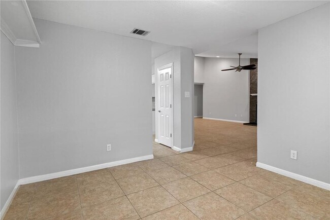 Building Photo - 1904 Dayflower Trce