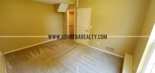 Building Photo - Gorgeous Updated Home in Blue Valley, South Overland Park-Available NOW!!