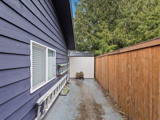 Building Photo - 24201 Firdale Ave