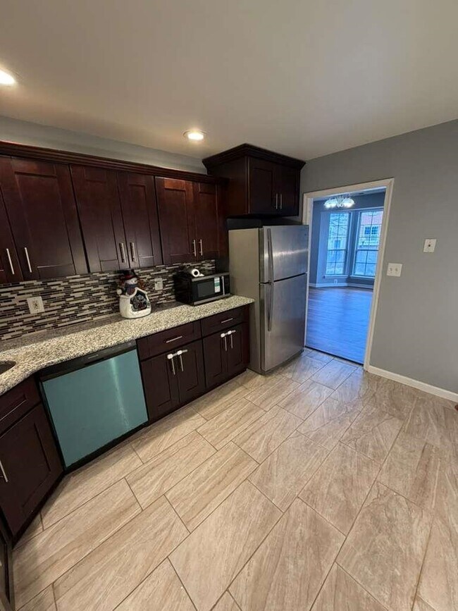 Building Photo - 7 Holly St