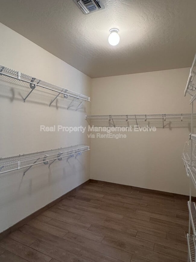 Building Photo - 10426 E Dolphin Ave