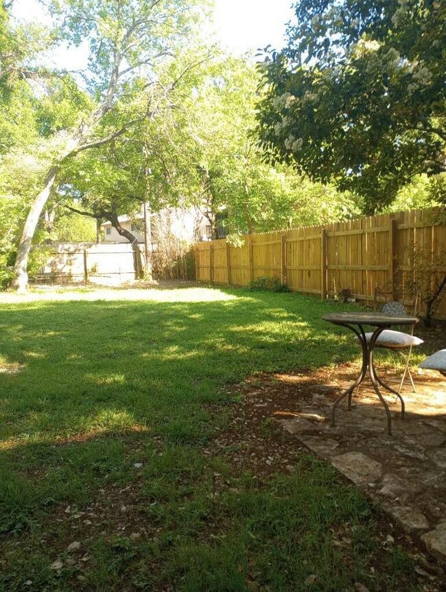 Building Photo - 8113 Baywood Dr