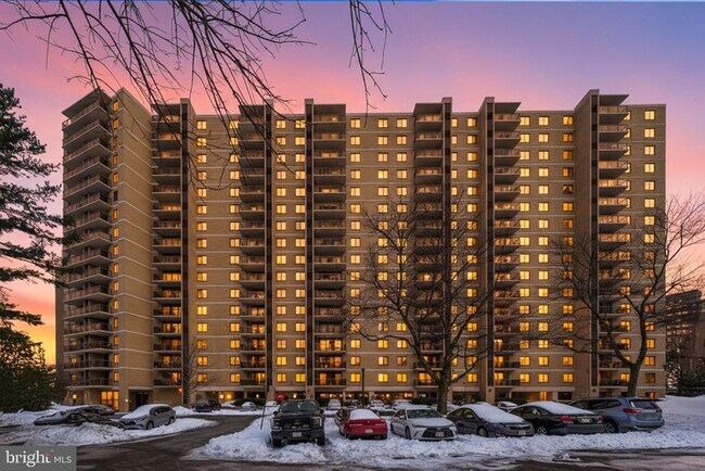 Building Photo - 307 Yoakum Pkwy