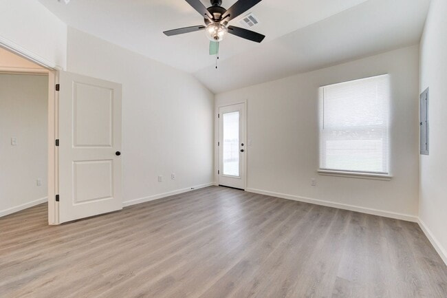 Building Photo - New Construction-Never Lived in Duplex, Pe...