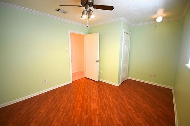 Building Photo - 9705 Westview Dr