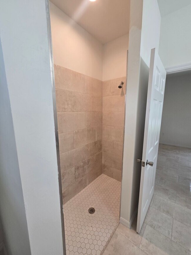Building Photo - BRAND NEW CONSTRUCTION-3/2/1-MOVE IN READY
