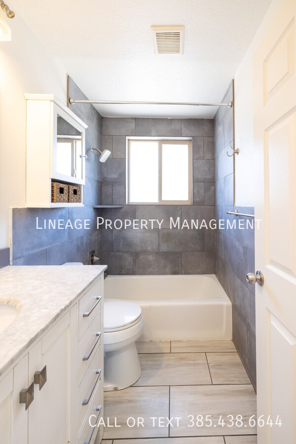 Building Photo - 1223 Emery-B