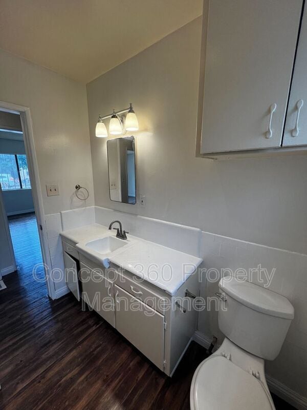 Building Photo - 475 E 61ST St