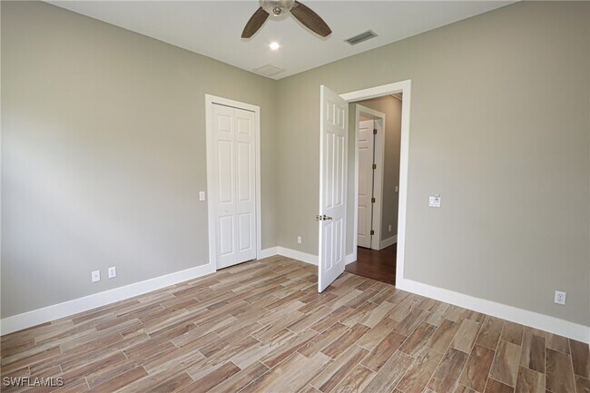 Building Photo - 16680 Oak Grove Ct