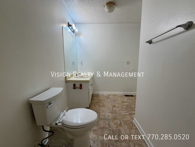 Building Photo - 130 Tyler Ln