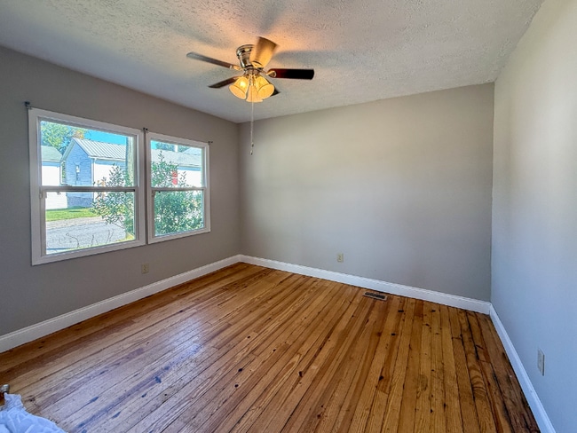 Building Photo - 301 Ragland St