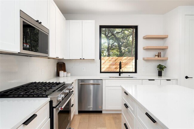 Building Photo - 3001 E 51st St