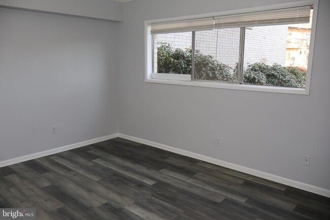 Building Photo - 4951 Americana Dr