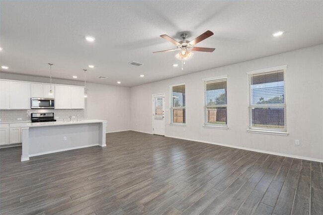 Building Photo - 222 Jaycen Ln