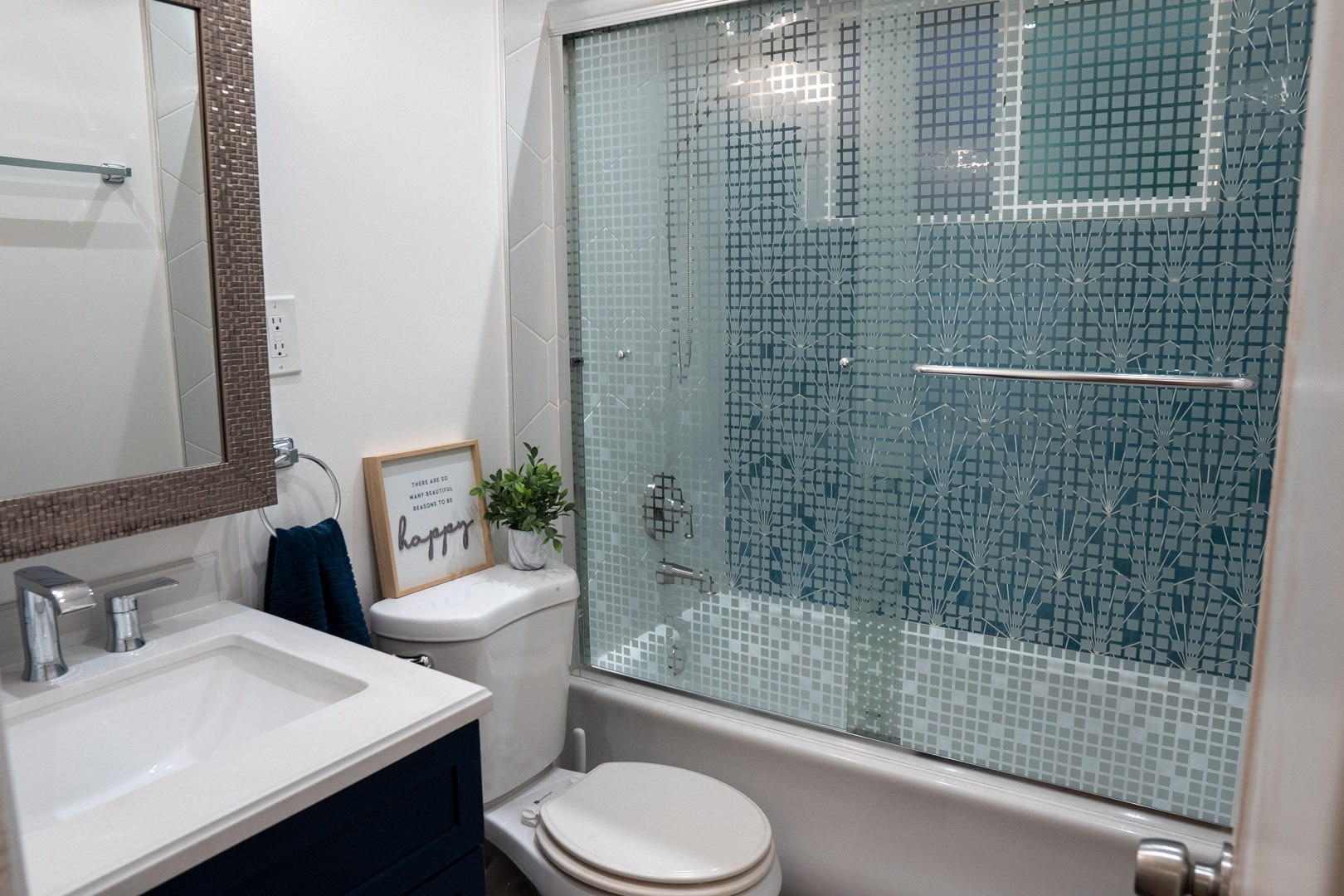 Bathroom w shower tub - 4615 N 14th St