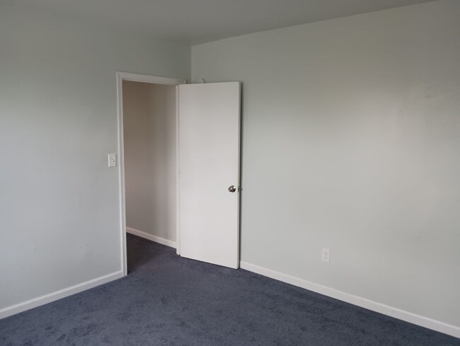 Building Photo - 346 S Springfield Rd
