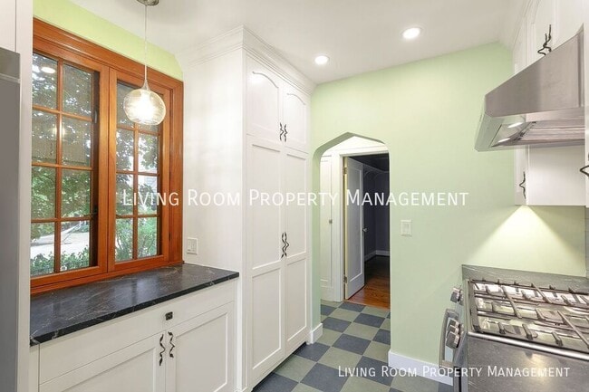 Building Photo - 2927 SW Hume Ct