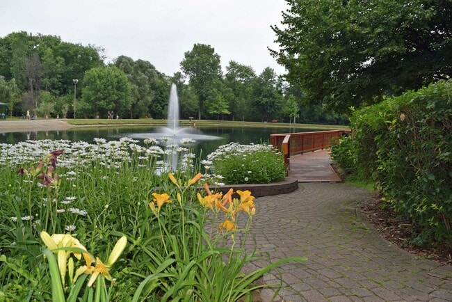 Building Photo - 3-Bedroom, 2-Baths, 1350 SF condo-style apartment, Upper Unit in Shelby Township.