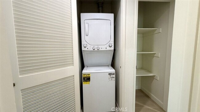 Building Photo - 310 E Providencia Ave