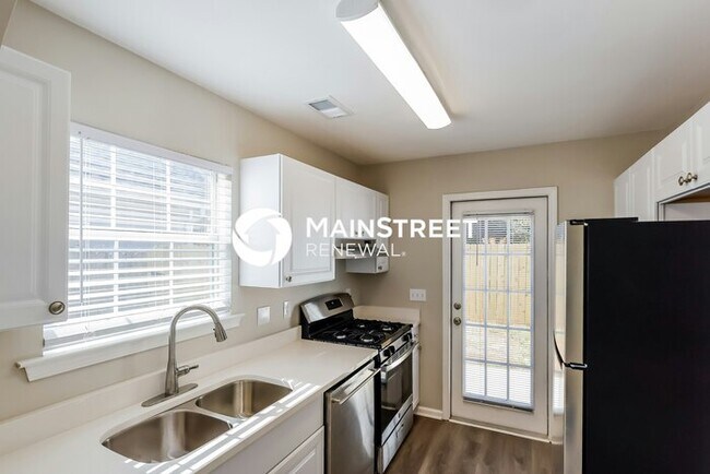 Building Photo - 3 Bedroom Pet-Friendly Home in PELHAM, AL with Main Street Renewal