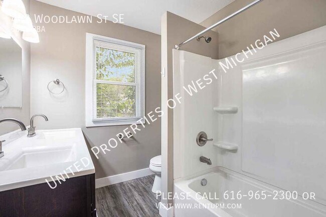 Building Photo - 448 Woodlawn St SE