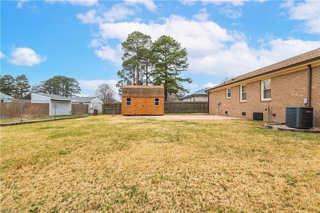 Building Photo - 821 Gene Crescent