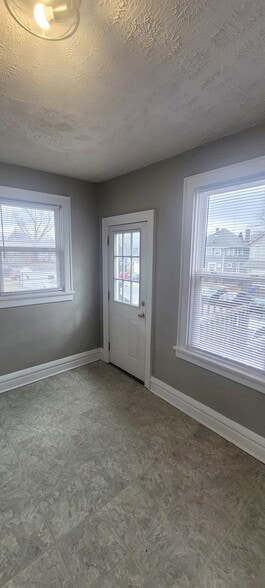 to Small Deck outside - 2212 Indianola Ave