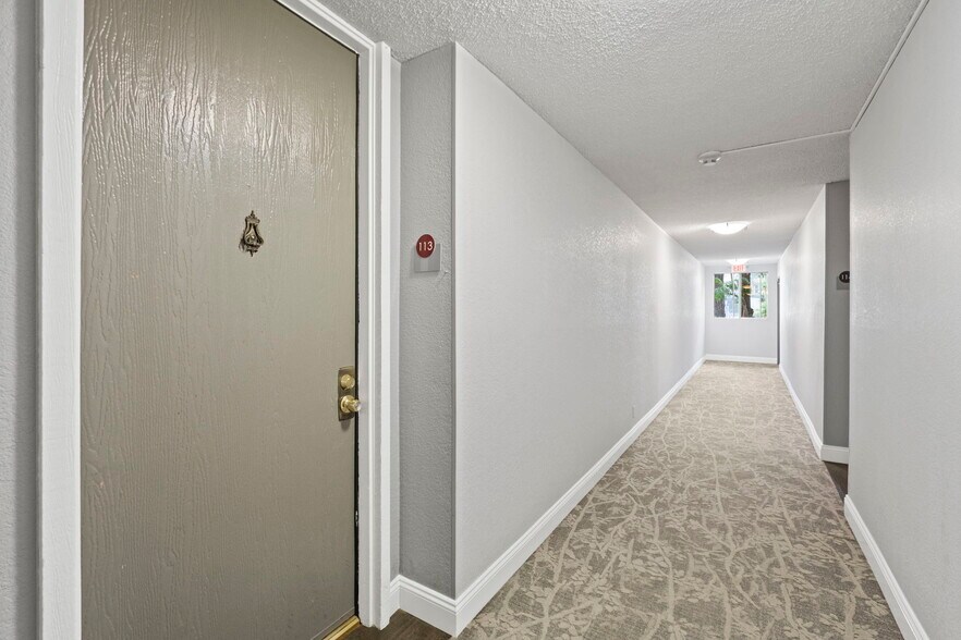 Condo entry - 3113 Raintree Cir