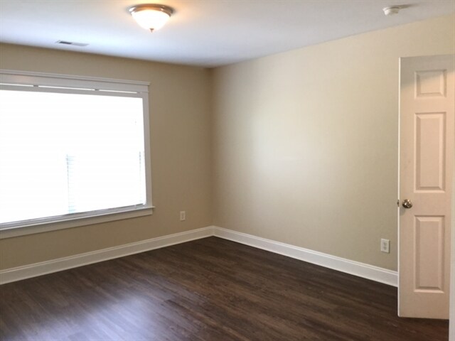 Building Photo - 1304 Carol Oaks Dr