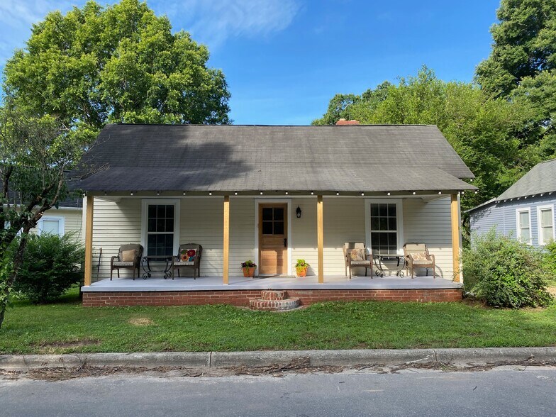 Primary Photo - 317 E Wilson Ave