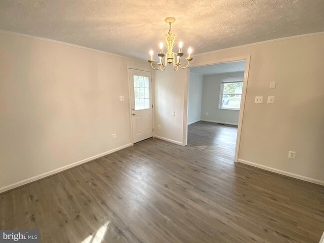 Building Photo - 611 Yorktown Blvd