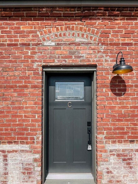 Welcome to the Historic Saunder Seed Building. Where luxury meets comfort. - 101 W Broadway St