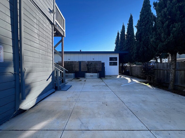 Building Photo - 709 32nd St