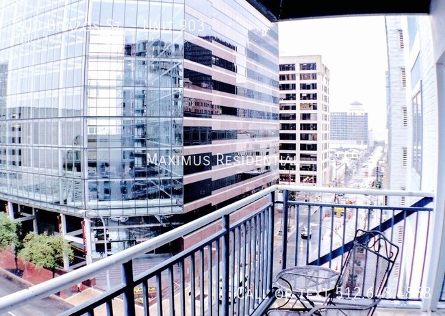 Building Photo - 800 Brazos St