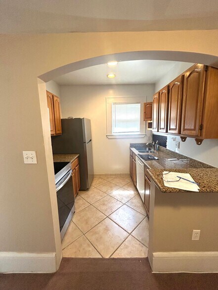 UNIT #4 - 2926 Post St