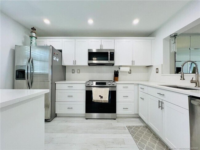 Building Photo - 9400 S Ocean Dr