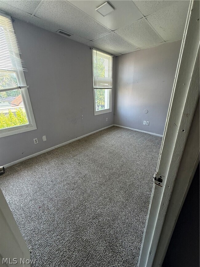 Building Photo - 1108 River Dr
