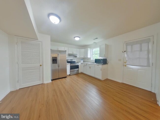 Building Photo - 118 Parkside Dr