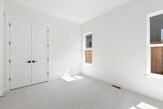 Building Photo - 11375 W Perthshire Ln