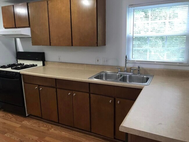 Building Photo - 112 Rockwood Ave