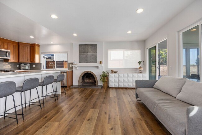 Building Photo - Enjoy the view from this 4 bedroom home with solar and overlooking the lagoon in quiet neighborhood