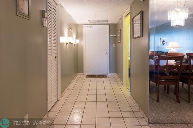 Building Photo - 3051 N Course Dr