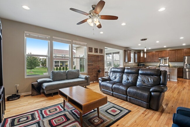 Building Photo - 4319 Silver Bell Ct