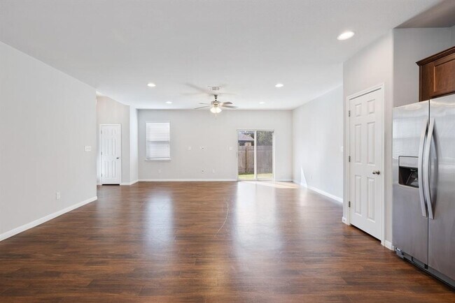 Building Photo - 429 Cinnamon Teal Ln