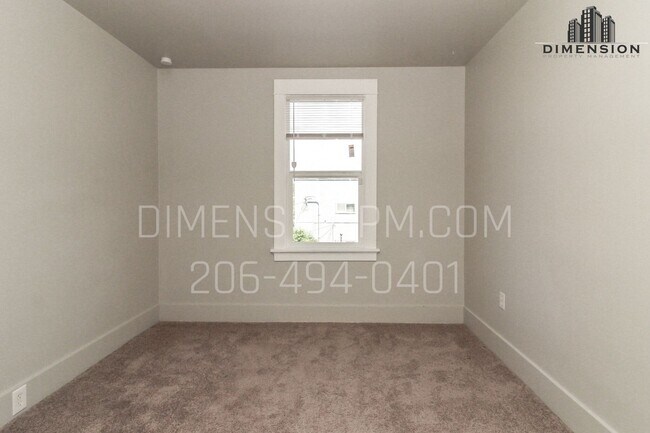 Building Photo - 2 bedroom, Spacious, Apartment in Downtown...